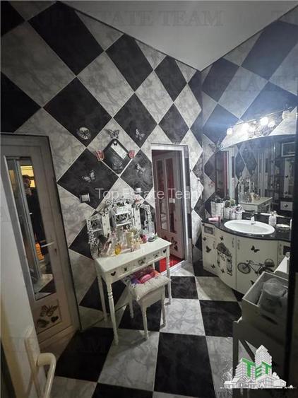 Casa spatioasa si versatila de vanzare in Eforie Nord - ideala pentru locuinta + - 11