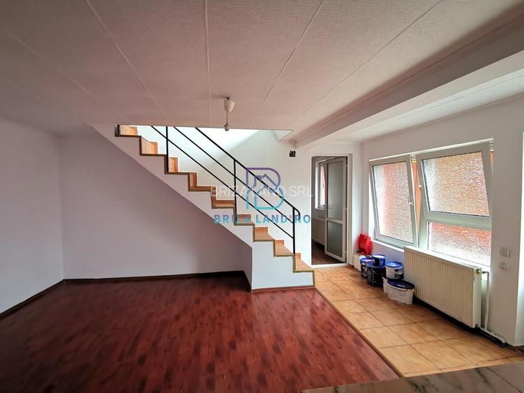 soseaua  Chitilei, Crusovat, casa P+Pod, sup. 238mp, 9 camere - 3 apartamente - 8