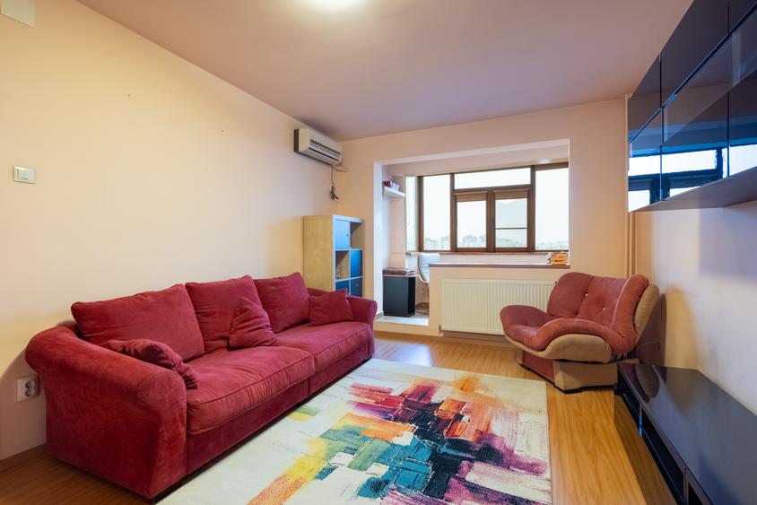 Apartament 2 camere, decomandat, policlinica Titan lângă metrou și parcuri