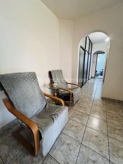 Apartament 3 camere, etaj 3, boxa - zona Torontalului - 4