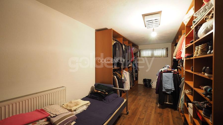 Vila cu 9 camere, 5 bai | D+P+1+M | 416mp teren - 27