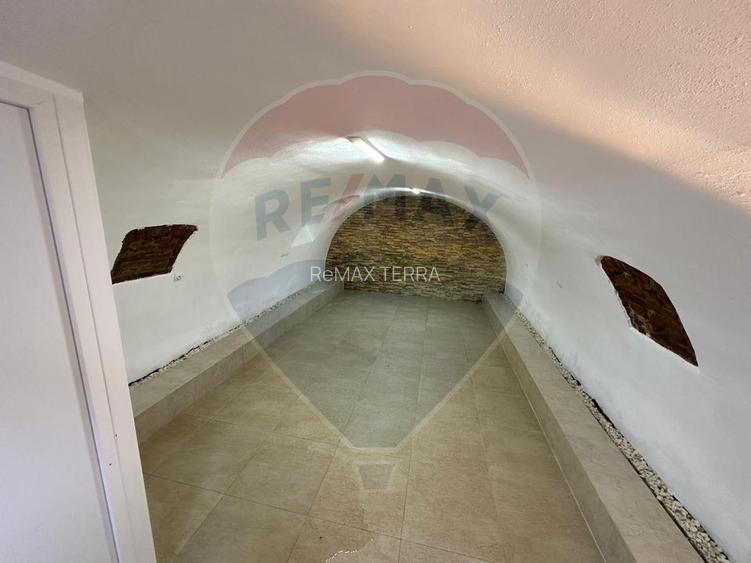 Zona Orasul Vechi- SPATIU COMERCIAL - 5