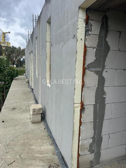 2 Mai - la 4 minute de plaja - pensiune 8 camere, finalizata 60% - 12