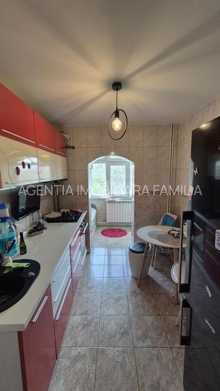 Vanzare apartament 3 camere micro 16 , 60mp, pret 78.000E (negociabil) - 2