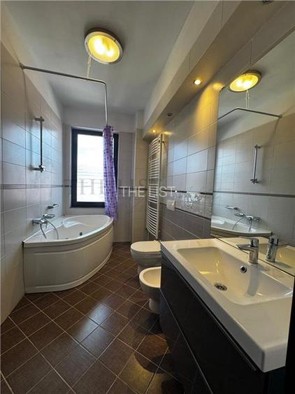 De Vanzare | Apartament cu 3 camere | Doua locuri de parcare incluse in pret | P - 10
