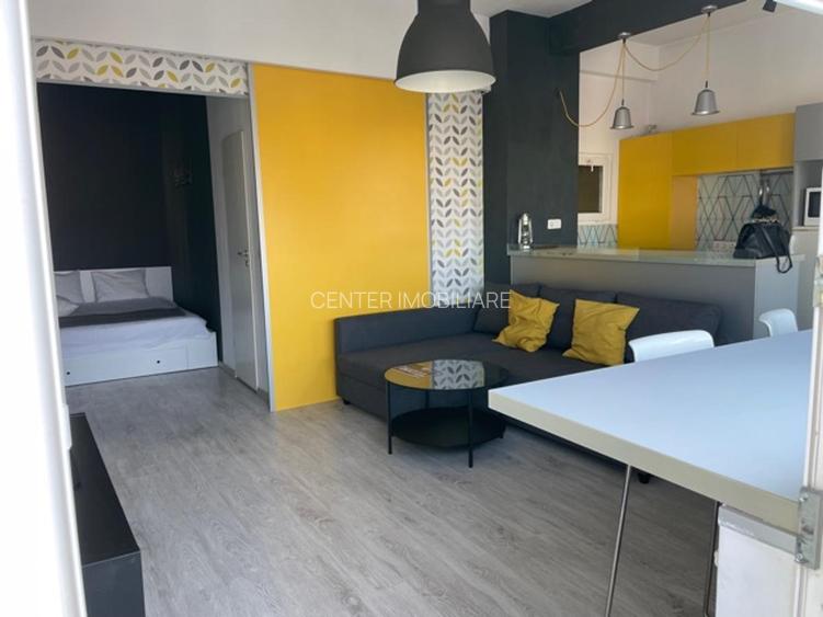 Piata Romana, 2 camere cu vedere superba, terasa, centrala proprie - 25