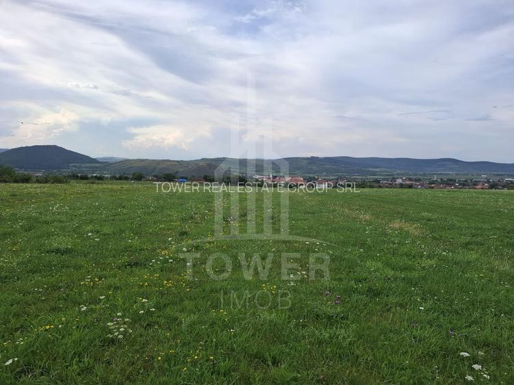 Teren la Orlat cu vedere spre munti - 2