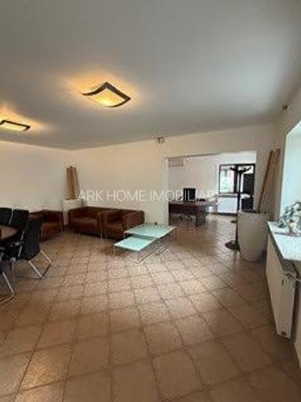 Vila Arc de Triumf office - 2