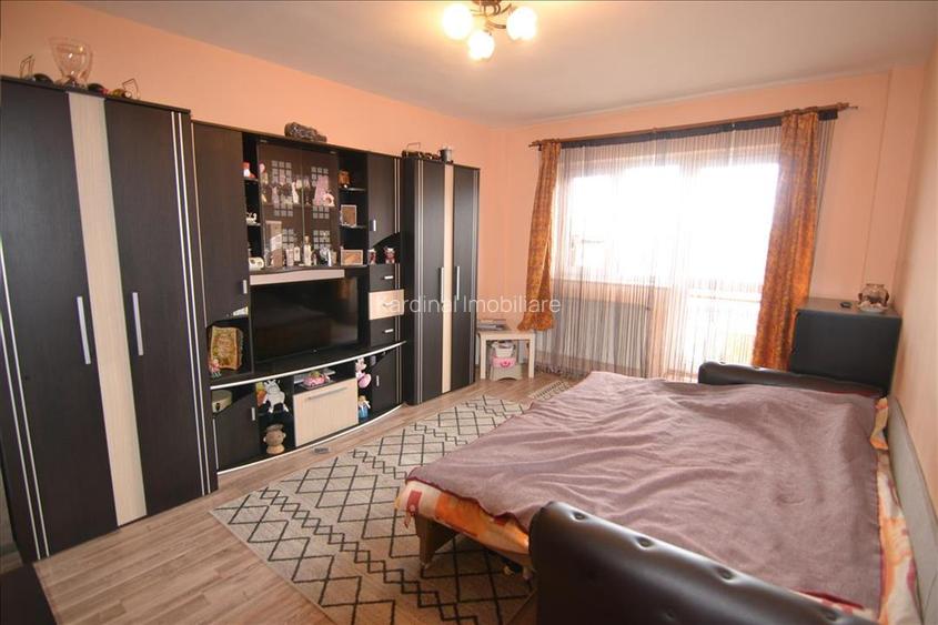 Apartament 3 camere,2 bai,zona Judetean - 3