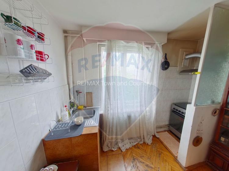 Apartament cu 3 camere de vânzare Str. 1 Mai - 6