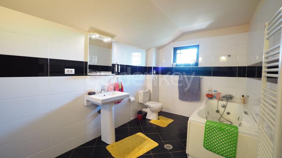 Vila cu 6 camere | gradina atent amenajata | garaj - 15