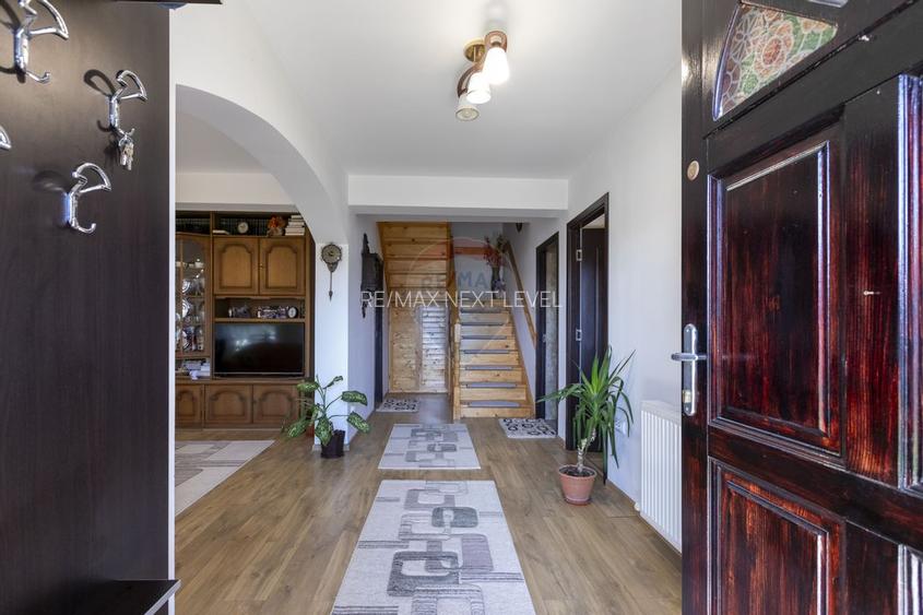 Casa / Vila cu 8 camere de vanzare+multiple constructii, teren,Luncani - 4