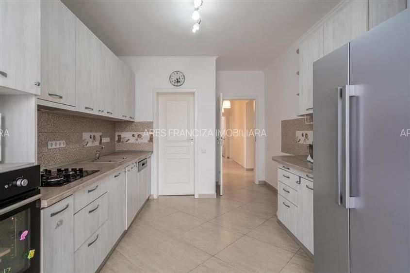 VILA INDIVIDUALA,4 CAMERE,258 MP,TEREN 700 MP,AN 2017 - 6