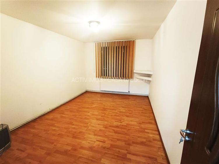 Apartament 3 camere decomandat, Bl. 23, Parter, Moldova Noua - 4