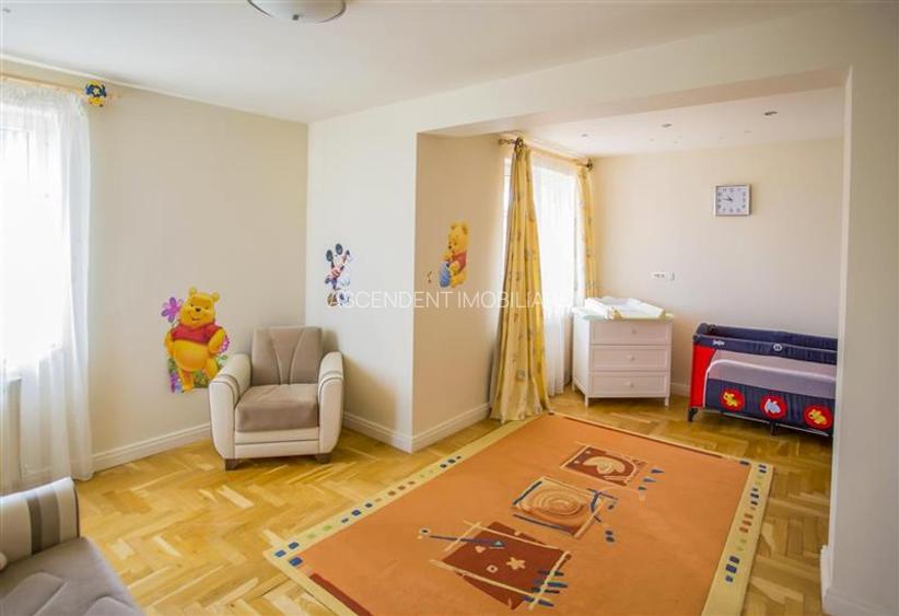 FILM ! Pe armonia a 1.100 mp teren/ gradina, Vila galanta,cu 3 apartamente disti - 12