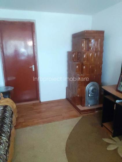 Casă din cărămidă, zonă de deal la Pârscov - 11