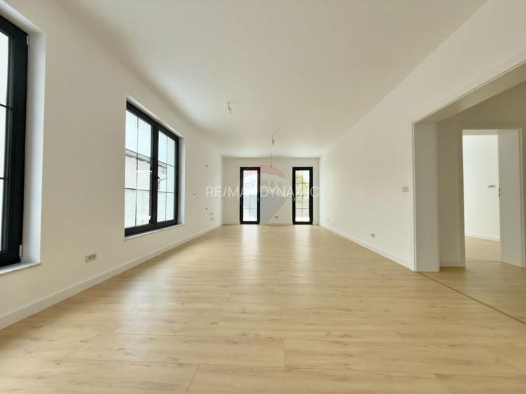 Vilă cu 4 camere de vânzare în Via Carmina - 9