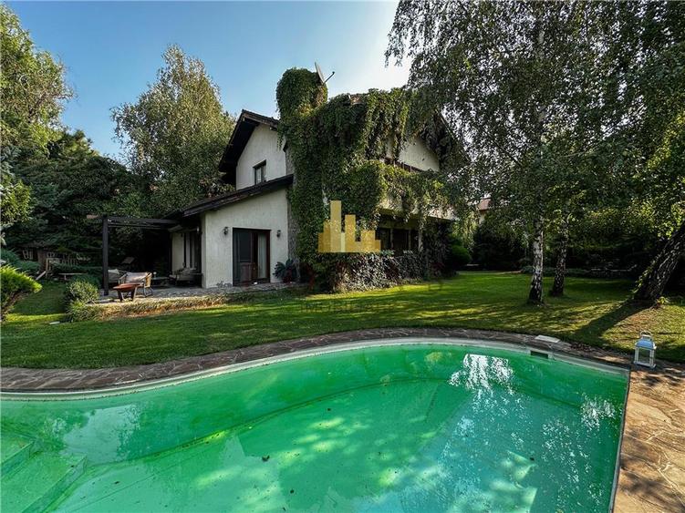 Vanzare  Vila Iancu Nicolae Pipera 4 Camere Piscina