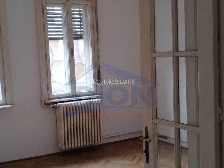 Proprietate interbelica in zona linistita, perfecta pentru investitie - 3