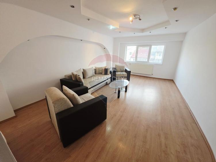 Apartament cu 2 camere de vânzare în zona 1 Mai - 2