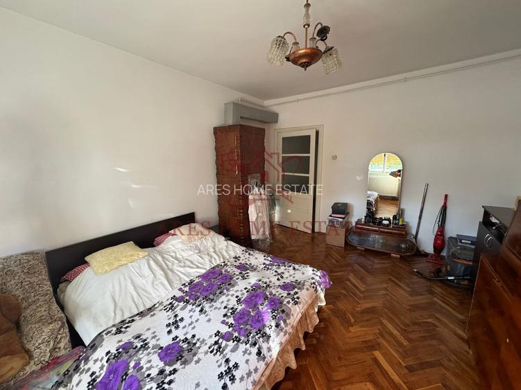 Investiție cu potențial: 2 apartamente + mansardă – Comison 0 - 10