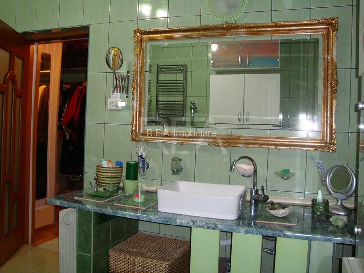 Vila superba 2012, P+1+M, 10+ camere, posibilitate business gradinita sau centru - 39