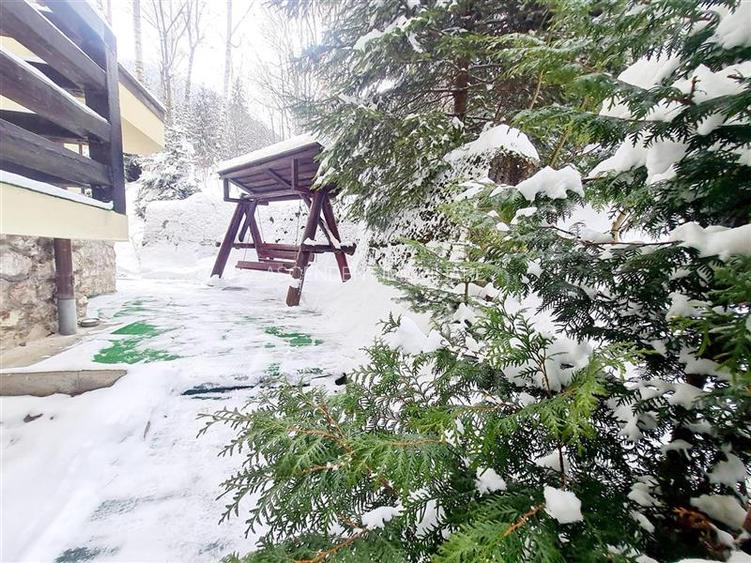Refugiu in ambientul special al statiunii Poiana Brasov, etaj 1, cu 2 bai, teras - 12