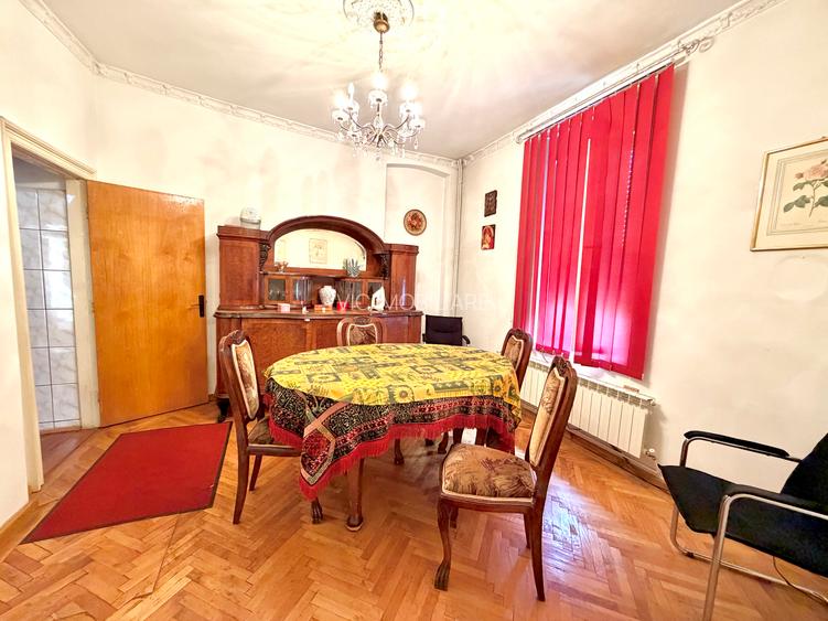 Vila de închiriat -  Piața Unirii - 7