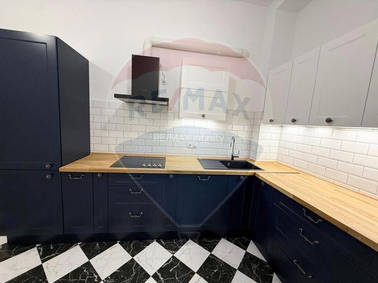 Apartament 4 camere, pe 2 niveluri si curte comuna în Centru - 10