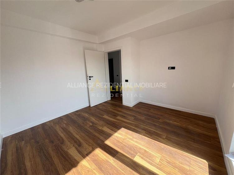 Vila Individuala  - 4 camere - 3 bai-teren -320-600 M de STV - 18