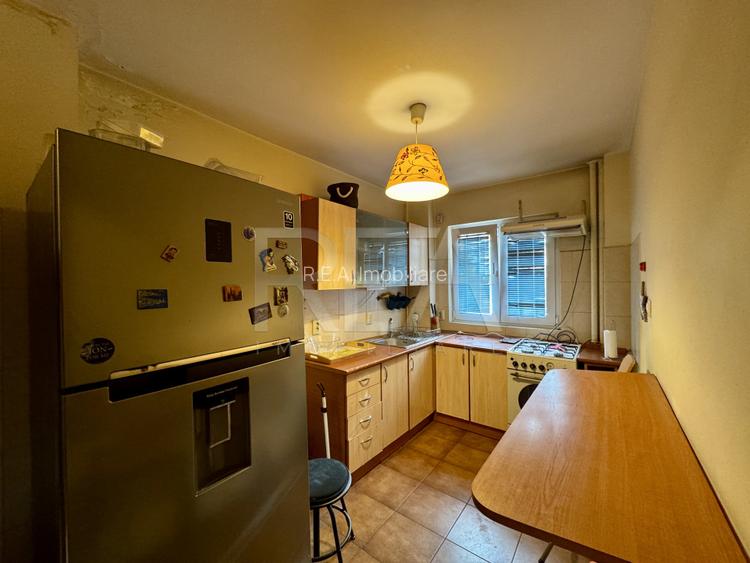 2 camere Titulescu cu vedere pe spate in bloc 1981 - 7