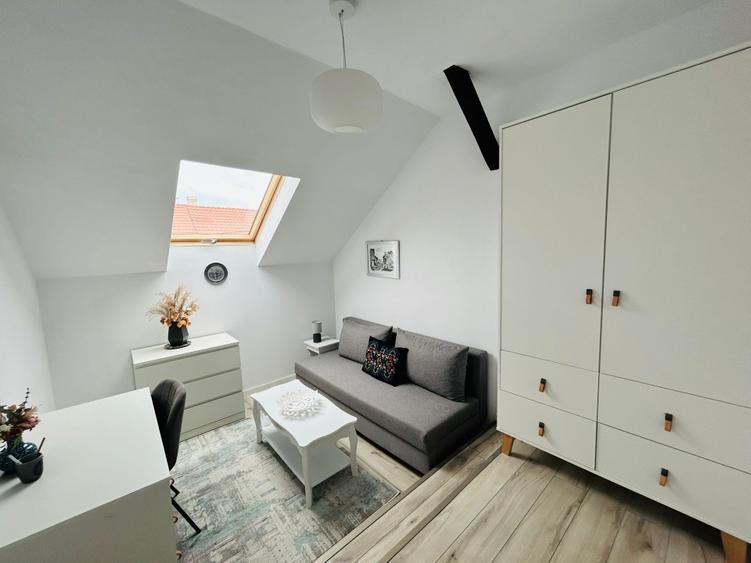 De inchiriat apartament DEOSEBIT la casa, cu 3 dormitoare