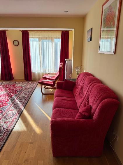 Vand apartament spatios, 2 camere in Sinaia,