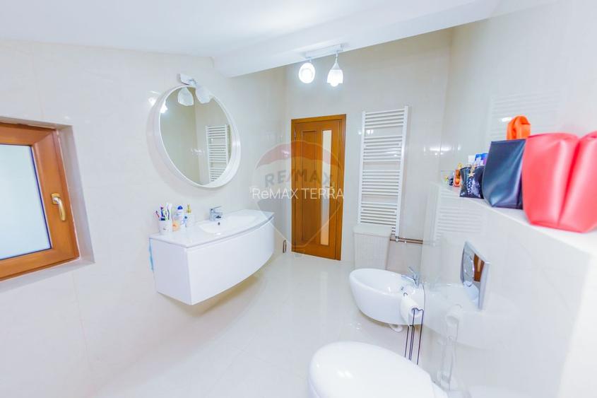 VILA DE LOCUIT/AFACERE CU TEREN GENEROS, DE VANZARE - 11