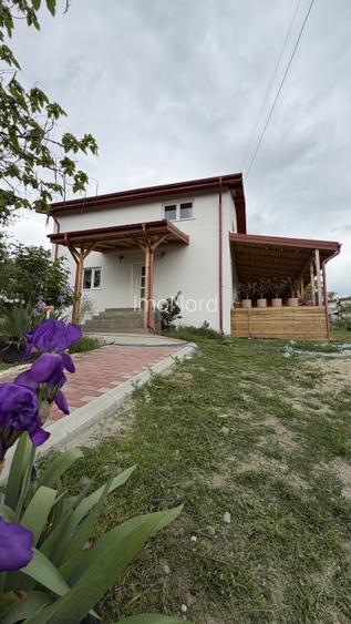 Casă de vânzare în Crevedia Mare – liniște, spațiu și independență energetică - 4