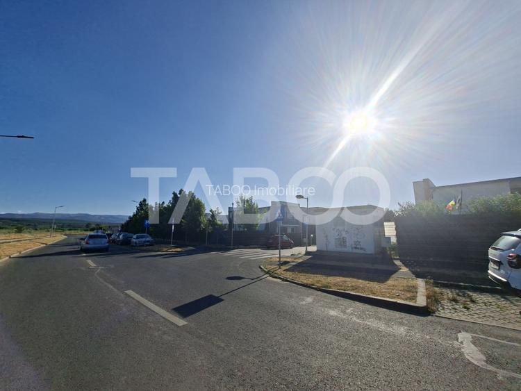 Casa de vanzare in Zavoi cu 3 camere 2 bai curte libera de 50 mp - 19