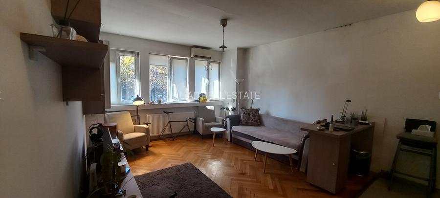 Garsoniera extinsa Piata Romana, Magheru 12-19 - 2