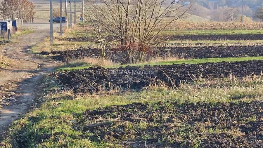 Teren extravilan 6,100mp Stroiesti / Soseaua DN17, Suceava - 4