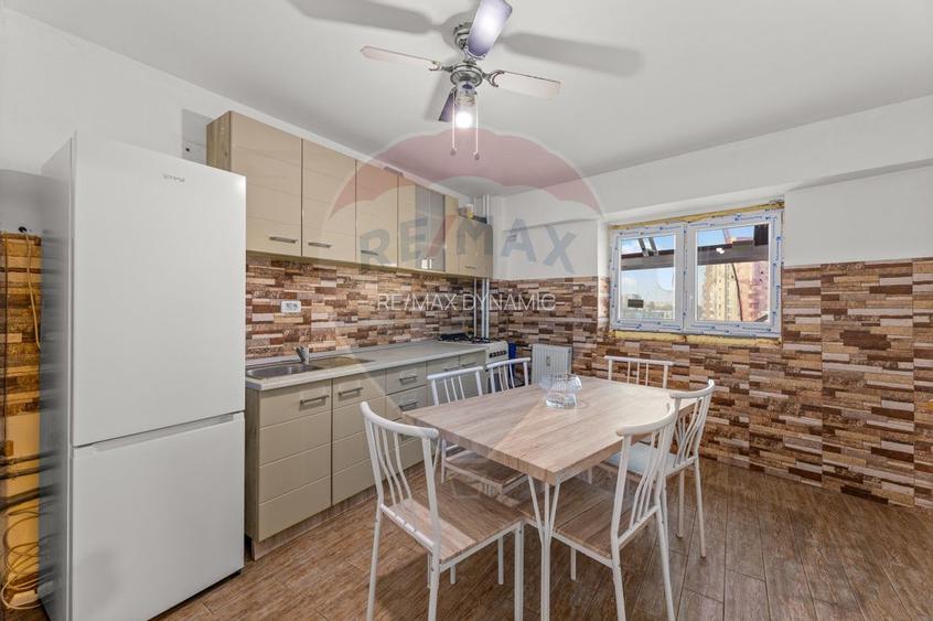 Apartament de vânzare cu 4 camere decomandat - Zona Intim - 9