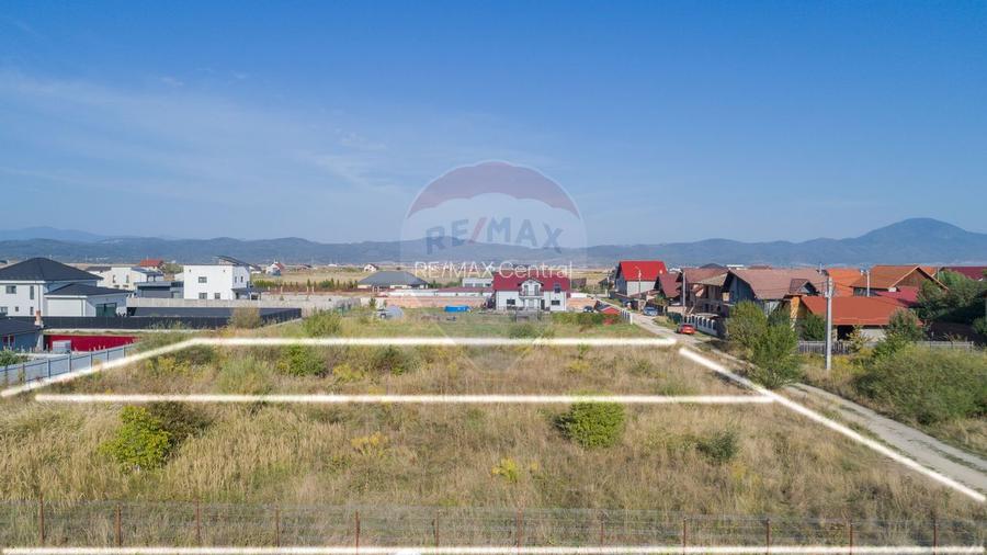 Teren de vanzare 1,000mp Cristian  - intravilan - 4