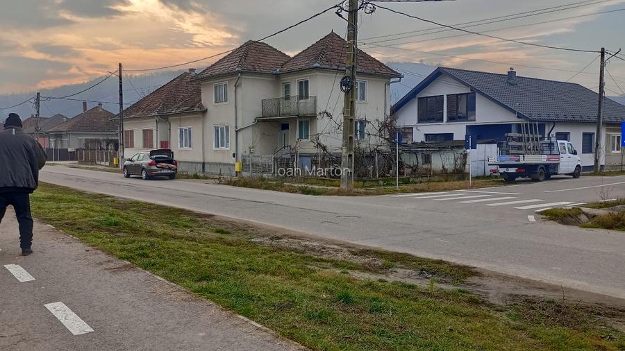 Casă de vânzare,parter+1 etaj,   - 2