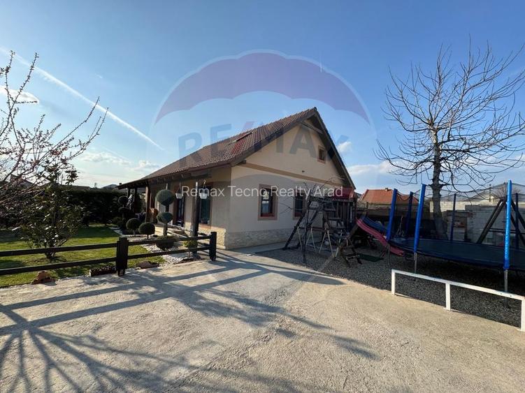 Casă / Vilă cu 4 camere de vânzare în zona Bujac-Arad - 29