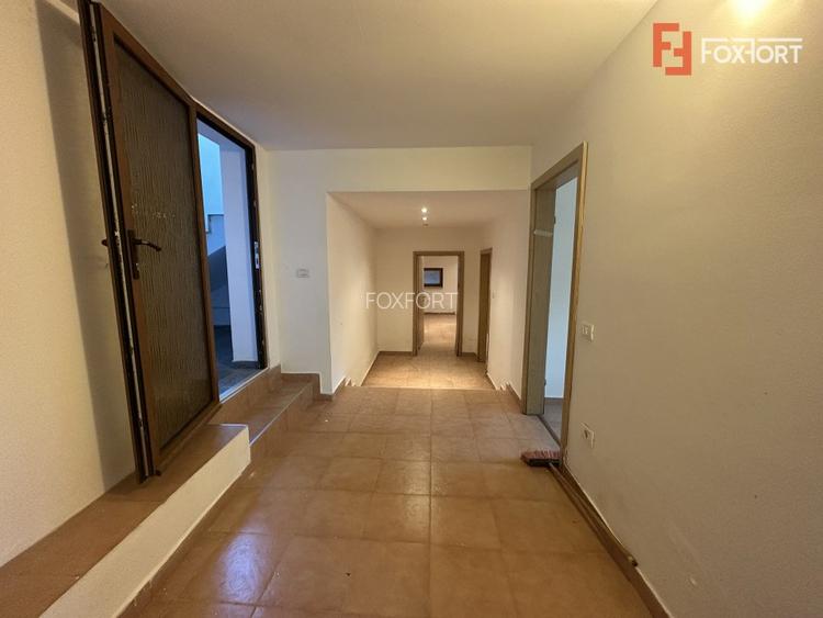 Casa individuala cu 10 camere si piscina, in Dumbravita - ID V5614 - 38