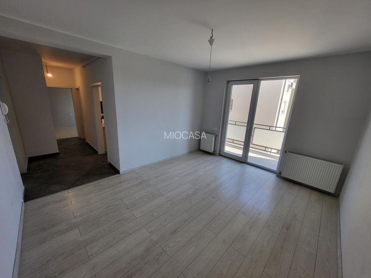 Bloc Nou. Etaj 1. Decomandat. Langa magazine si mijloace de transport - 2