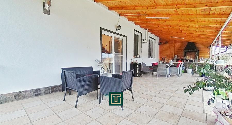 Casă impresionantă cu 15 camere, teren generos, piscină in Fantanele, Arad - 4