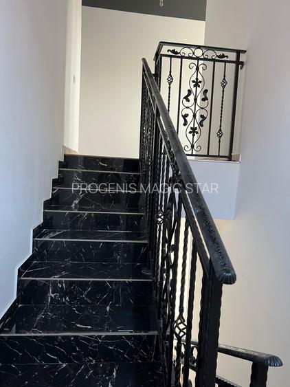 Direct proprietar vând vilă  P+1 în Lumina - 10