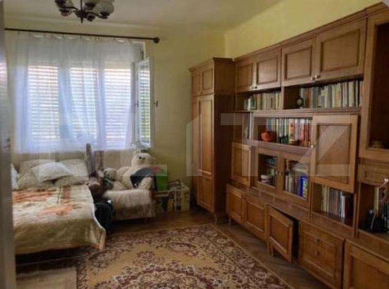 Casa de vanzare, cu 6 camere, 218,44 mp, zona Tasnad
