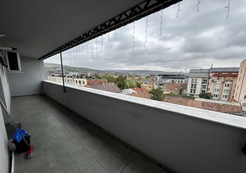 Apartament 3 camere cu parcare Semicentral