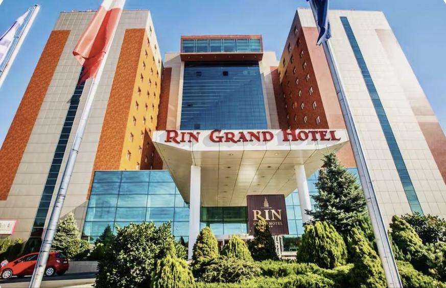 De Inchiriat 2 camere Rin Grand Hotel, parcare, magazine in complex