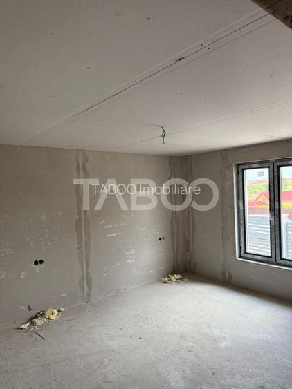 Casa individuala cu 4 camere pe un singur nivel in Sura Mica - 3